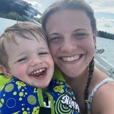 Kendra Hanson's Instagram, Twitter & Facebook