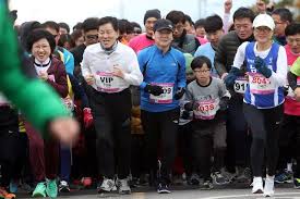 즉 트럼프 대통령과 안철수 대표는 동문이라고 하기 어렵다. ì•ˆì² ìˆ˜ ì˜¤ëŠ˜ ì—¬ìˆ˜ì—ì„œ ë§ˆë¼í†¤ ëŒ€íšŒ ì°¸ê°€ ì•„ì£¼ê²½ì œ