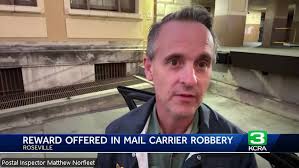 Roseville postal worker robbed at gunpoint, police say