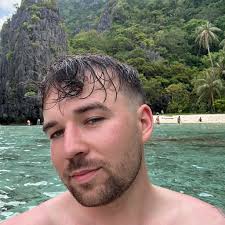 Which one yall think would sound better in a single cab? 2 8s in this box,  or 2 10s in the other box? I have the 2 10s, that's my box. But