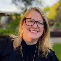 Kerri Morton's Instagram, Twitter & Facebook