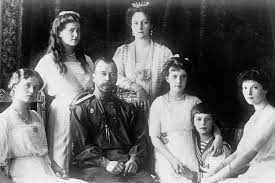 En 2000, nicolas ii, son épouse et ses enfants ont été canonisés par l'église orthodoxe. Il Y A Un Siecle Le Tsar Nicolas Ii Etait Assassine Avec Toute Sa Famille