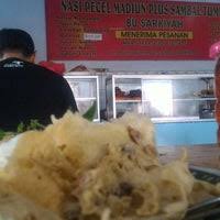 Pecel mbak toety sudah cukup terkenal dan menjadi favorit di kalangan masyarakat mojokerto. Pecel Madiun Sambal Tumpang Hj Sarkiyah Mojokerto Jawa Timur