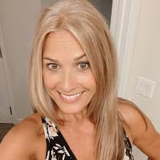 Lisa Cantu's Instagram, Twitter & Facebook