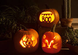 Du sol au plafond et de l'entrée au salon, il existe de nombreuses réalisations simples et envoûtantes à réaliser chez pour commencer la décoration de votre intérieur pour halloween, n'oubliez pas la sculpture de citrouille. Sculpter Des Citrouilles Pour Halloween Guide Astuces