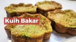 Kuih tradisional melayu ketupat ketupat palas kuih tat kuih bakar berlauk kuih lopis kuih makmur. 10 Kuih Muih Tradisional Melayu Yang Laris Di Bulan Ramadan Youtube