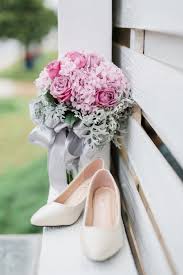 Jenis bunga yang paling umum layaknya bunga mawar, melati, tulip atau anggrek udah banyak dibudidayakan di bisnis perkebunan. 35 Inspirasi Bunga Tangan Untuk Si Pengantin Sweetpictures