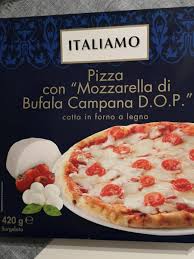 Pizza con patate, squaquerone, pesto di basilico luglio 2, 2021; Pizza Con Mozzarella Di Bufala Campana D O P