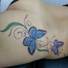 Tatuagem na bunda borboleta