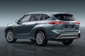 تويوتا هايلاندر 2021 أضخم سيارة دفع رباعي من الص