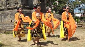 Tari Beskalan Putri Adalah Salah Satu Kesenian Khas Kabupaten Malang Jawa Timur Seni Tari Yang Tidak Begitu Sering Ditampilkan Di Depan Pub Putri Penari Kaos