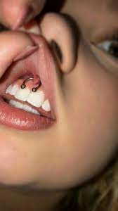 Good Pictures Dermal Piercing Lip Thoughts Skin Piercings Will Be Also Known As Single Point Piercings Faciais Piercings Corporais Piercing No Mamilo Feminino