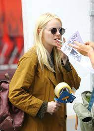Pin On Emma Stone Is Annie Landsberg Netflix S Maniac