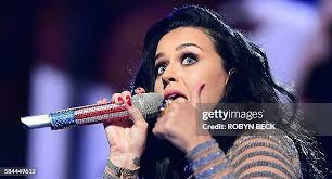 485 Robyn Perry Photos & High Res Pictures