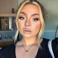 Chloe Toner Makeup