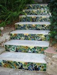 Auf diese weise können sie mit wenig aufwand und mit restmaterialien mehr. Mosaik Im Garten 13 Bezaubernde Designs Mit Schwung Mosaikgarten Gartenprojekte Garten Design