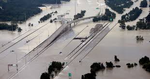 Bão Harvey di chuyển khỏi Texas, lũ lụt vẫn nghiêm trọng