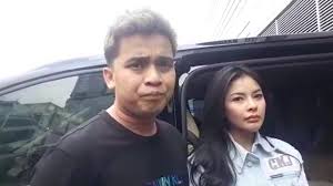Sebenarnya sudah dari bulan januari kami kayak renggang, kata elvia cerolline, ditemui di kawasan jakarta pusat, rabu (29/7/2020). Beda Keyakinan Billy Syahputra Belum Dapat Restu Dari Orangtua Elvia Cerolline Youtube