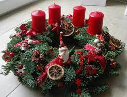 Wir bieten ihnen 30 ideen, wie sie einen schönen weihnachtskranz für die tür selber machen können. Adventskranz Weihnachtskranz Advent Deko Kleine Schneemanner Weihnachtsmann Sp Deko Kranz Weihnachten Weihnachten Dekoration Deko Weihnachten Adventskranz