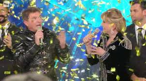 Il cantante mascherato 2021 è iniziato e anche la caccia all'identità dei concorrenti che si il cantante mascherato è la versione italiana del programma sudcoreano che ha conquistato il mondo. Teo Mammucari Alias Coniglio E Il Vincitore Della Prima Edizione De Il Cantante Mascherato Il Podio E Tutti I Vip Sotto Le Maschere M Social Magazine Www Emmepress Com