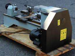 Tornio da banco usato, alimentazione 220v, completo di scatola norton per filettature, passaggio barra 20, lunghezza 500. Tornio Usato Modello Bv20 Damatomacchine