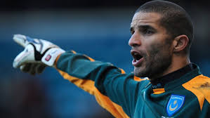 James hjelper Portsmouth