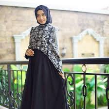 Desain kebaya modern hijab easy refferensi model kebaya mewah foto hanya refferen pakaian modern. Desain Baju Batik Modern Wanita Muslim Jilbab Gucci