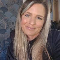 Abby Sutherland's Instagram, Twitter & Facebook