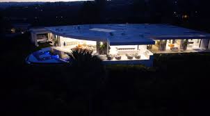 This 22,300 square foot house sits on a 0.96 acre lot and features 8 bedrooms and 15 bathrooms. Holy Shit This House Is Ridiculous