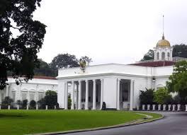 Sedangkan dari balai kota dki, tempat gubernur anies baswedan berdinas, jaraknya sekitar tujuh km. Mengenal Lebih Dekat Harta Karun Istana Bogor