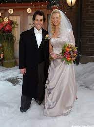 Phoebes Wedding Dress On Friends Bruiloft Bruidsboeket Vrienden