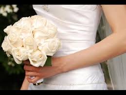 When it comes to white wedding flowers, the options are nearly limitless. Bridal Bouquet White Roses Youtube