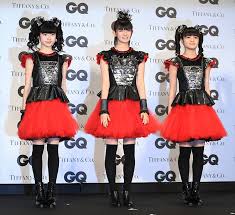 It consists of sumetal (nakamoto suzuka) and moametal (kikuchi moa), backed by session musicians known as kamiband. Bending Metal Marty Friedman Takes On The Babymetal Invasion Nippon Com