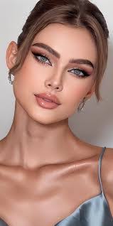 Diana Rodela's Instagram, Twitter & Facebook