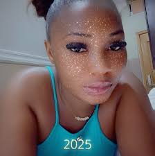 My girlfriend buy three new clothes for me please what is de meaning