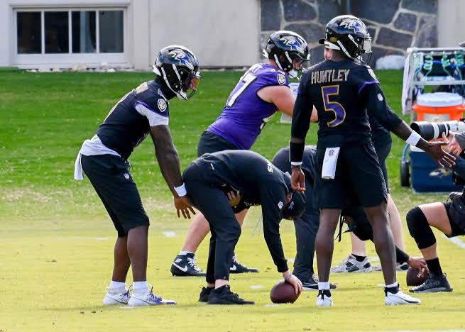 Lamar Jackson: Baltimore Ravens quarterback practices again