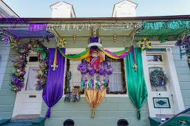 5 New Orleans Houses Dressed Up For Mardi Gras Most new orleans families who don't mind crowds are on st.