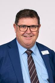 Kelly Wachs's Instagram, Twitter & Facebook