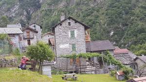 Un Paese Ci Vuole Non Fosse Che Per Il Gusto Di Andarsene Via Un Paese Vuol Dire Non Essere Soli Sapere Che Nella Gente Nelle House Styles Community Cabin