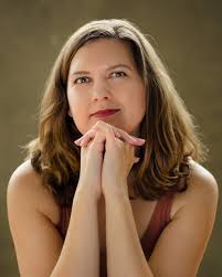 Elizabeth Simmons's Instagram, Twitter & Facebook