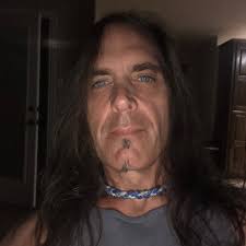 👤Đã bình luận trên trang cá nhân của bạn: “Này tôi nghĩ bạn đẹp trai ❤️.  Bạn đến từ đâu? ”