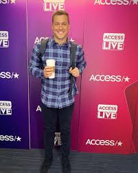 On A Recent Episode Of The Bachelor 2019 Fans Noticed That Colton Underwood Has A Bit Of A Lisp Now He Is Going To Hi Colton Reality Tv First Day Of School