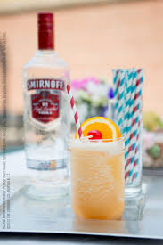 Smirnoff Frozen Tropical Dream Drink Recipe With 5 Oz Smirnoff No 21 Vodka 1 Oz Tequila 2 Oz Pineapple Juice 1 Frozen Drink Recipes Frozen Drinks Vodka