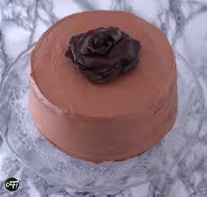 Un gâteau d'anniversaire au chocolat est toujours le bienvenu pour fêter dignement une récurrence si spéciale ! Le Layer Cake Au Chocolat