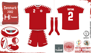 Após reanimação cardiorrespiratória, ele foi retirado de campo e o jogo foi temporariamente suspenso. Kit Design By Eroj 2002 Dinamarca Home E Away