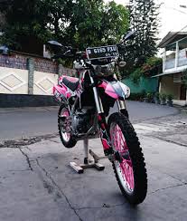 Emblem logo stir daihatsu warna hitam dan merah plus lem perekat. Modifikasi Motor Klx Warna Hitam Arena Modifikasi
