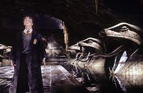 ハリー・ポッターと秘密の部屋』の巨大な蛇・バジリスクってどんな生き物？目を合わせたら最期！ | ciatr[シアター]