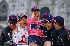 Bernal sucede en el palmarés del giro a su compañero en el ineos, el británico tao geoghegan hart, ganador sorpresa el año pasado y ausente en este edición. Giro De Italia 2020 Equipos Etapas Y Noticias La Guia De Ciclismo