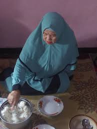 Industri garment dan tekstil cukup banyak berdiri di kabupaten karanganyar terutama di seputaran perbatasan antara kabupaten karanganyar, kabupaten sragen dan kota surakarta, salah satunya adalah pt. Pernikahan Di Magetan