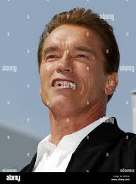 Arnold schwarzenegger governor speech hi-res stock photography and images
